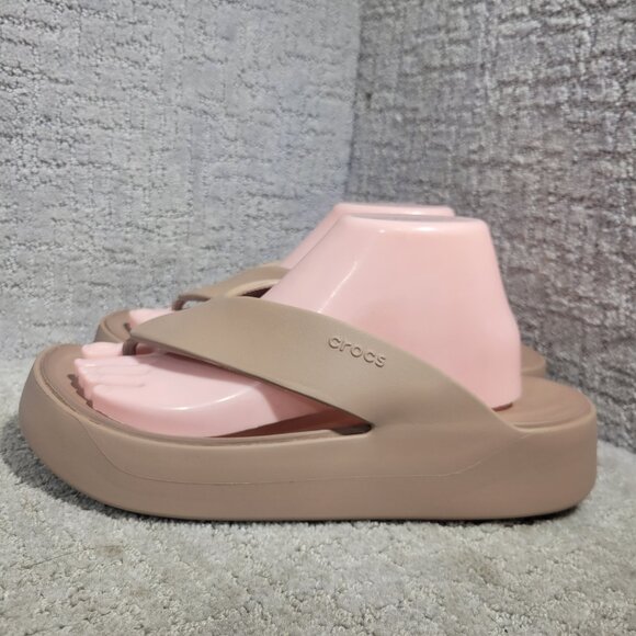 Crocs Getaway Women’s Size 11 US Tan Platform Flip Flop Sandals 209410 - Picture 3 of 12